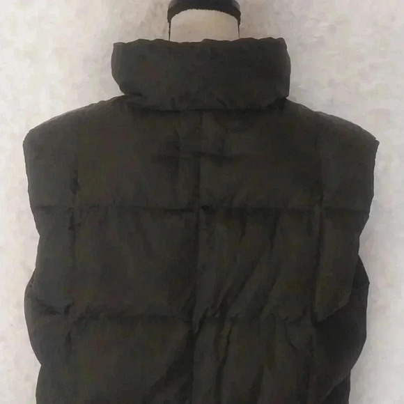 Land’s End Quilted Puffer Vest - Picture 4 of 9